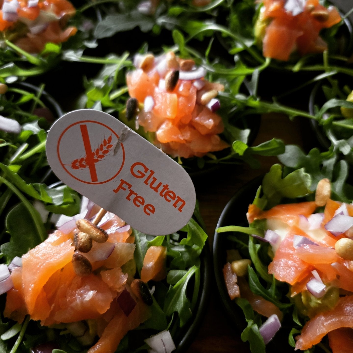 Glutenvrij // Zalmshot met o.a. avocadomousse, rucola en glutenvrije mayonaise