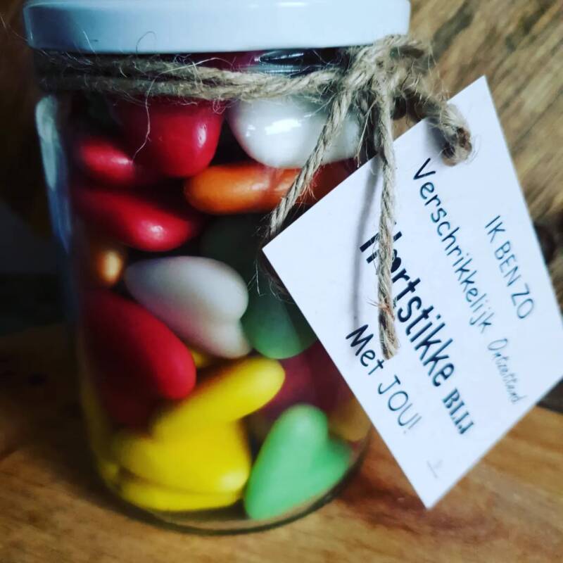 'Een beetje liefde' in glazen pot fullcolour β Afhalen