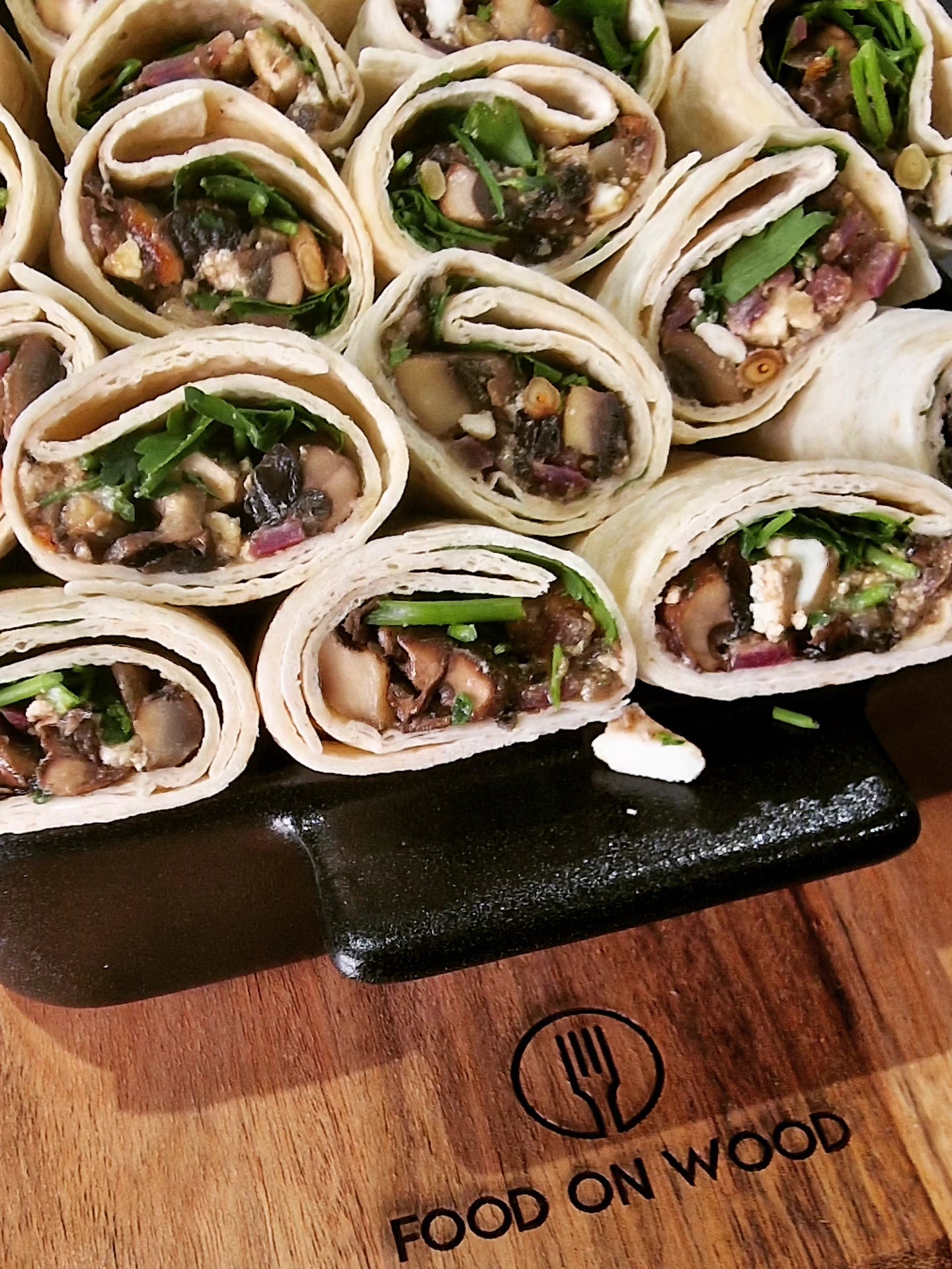 Glutenvrij // Wrap Vega (champignons, feta, pijnboompitten, peterselie, ras el hanout)